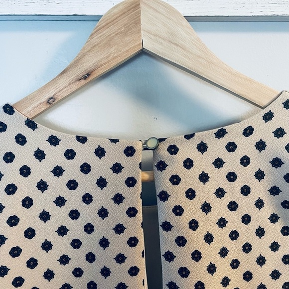 Jella Couture dress, crop sleeves with button design.​​​​​​​ - Picture 5 of 8